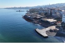 bir dalga kirici set de degirmendere sahiline