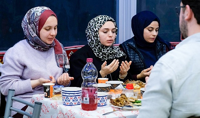 bir sehir bir sofra universite ogrencilerini agirladi