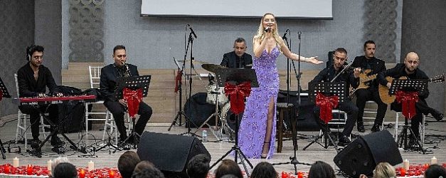 bornovada ask sarkilari gecesi