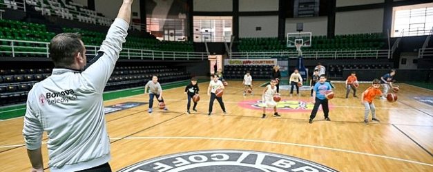 bornovada cocuklar sporla buyuyor