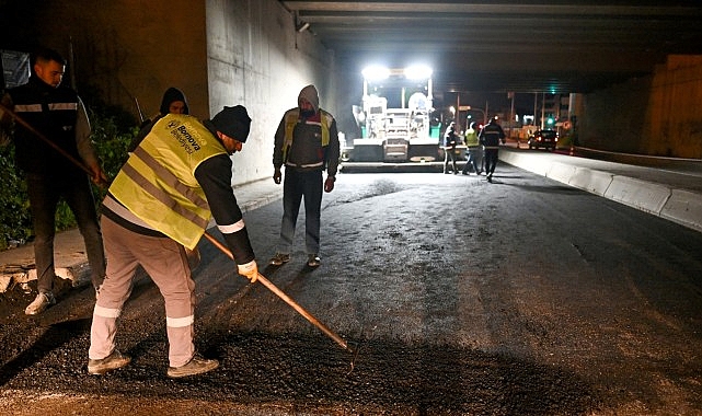 bornovada yagmur bitti asfalt serimi basladi