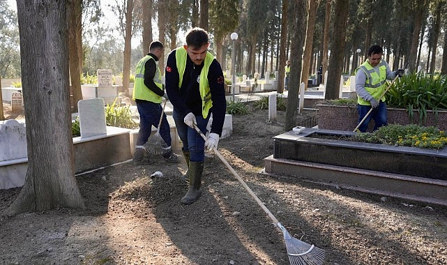 burhaniyede ramazan bayrami oncesi mezarliklarda kapsamli temizlik