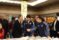 buyukakin basarili sporcularla iftar yapti