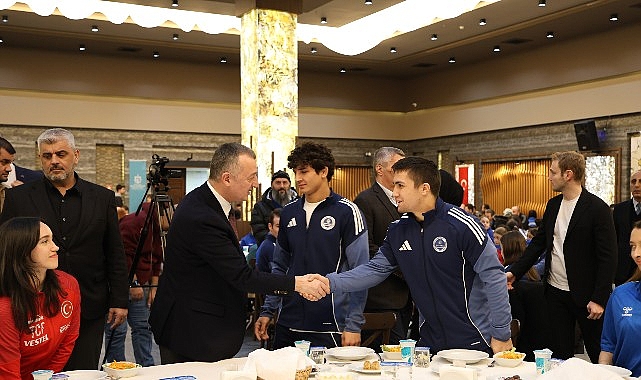 buyukakin basarili sporcularla iftar yapti