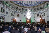 canikte binler kadir gecesinde ellerini semaya acti