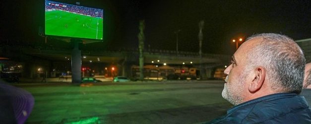 canikte milli mac heyecani dev ekranla paylasildi