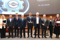 deuden universite sanayi is birliginde onemli basari rektor prof dr bayram yilmaza ustun hizmet onur odulu