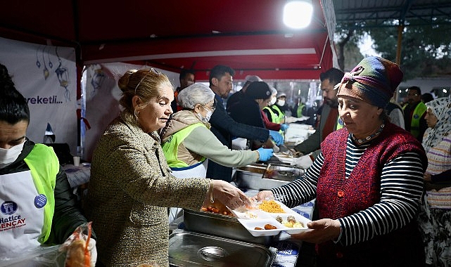 didim balat mahallesinde ramazan bereketi paylasildi