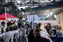 didim belediyesi batikoy mahallesinde iftar sofrasi kurdu