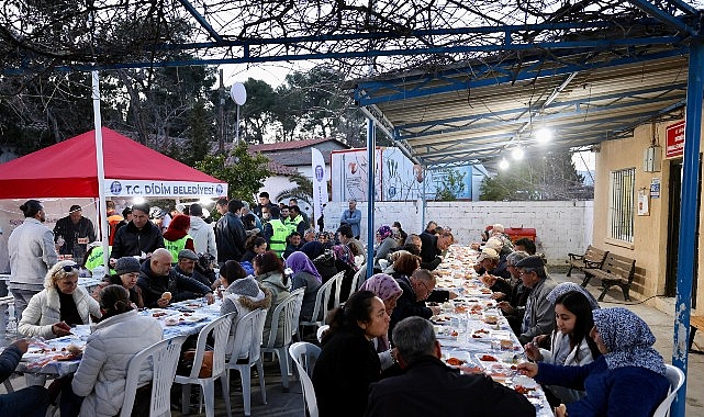 didim belediyesi batikoy mahallesinde iftar sofrasi kurdu