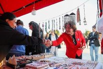 didimde emekci kadinlar pazari kent meydaninda acildi