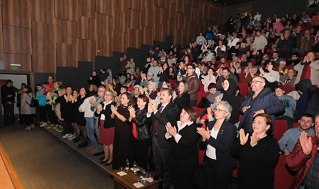 dikili belediyesi halk oyunlari toplulugundan anlamli gosteri