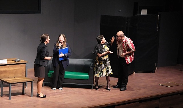 dikilide 27 mart dunya tiyatro gunu coskusu