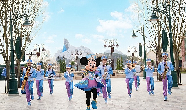 disney adventure world ilk misafirlerini karlar ulkesi ve sayisiz yeni deneyimle agirladi