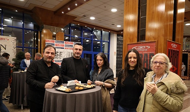 dunya tiyatro gunune karar damgasi