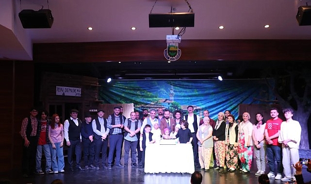 dunya tiyatrolar gunu komsu koyun delisi ile kutlandi