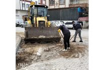 edremit belediyesi altinkumda ve kadikoyde yollari yeniliyor