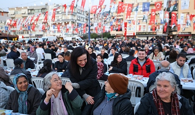 efes selcukta iftar sofrasi dayanisma ile kuruldu