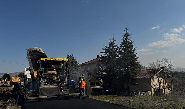 fatih mahallesinde asfalt calismalari suruyor