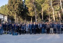 gaziemirin mezarliklarinda bayram temizligi