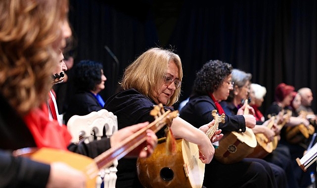 gemlikte kadinlar gunune ozel turku gecesi