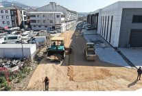 gemlikte yollara asfalt ve tas parke