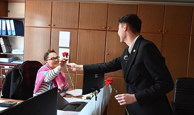 genclerden kadinlara karanfil