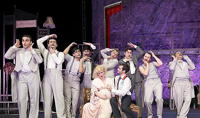 gozlerimi kaparim vazifemi yaparim bursa seyircisiyle bulusuyor