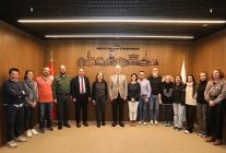 ispanyol misafirlerden inegolun nobetci kitaphanelerine tam not