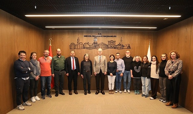 ispanyol misafirlerden inegolun nobetci kitaphanelerine tam not