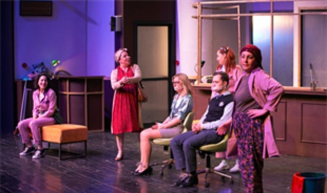 izbbst dunya tiyatro gununu iki sahnesinde ucretsiz oyunlarla kutladi