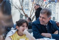 izmir buyuksehir belediyesinin iftar sofrasi kemeraltinda kuruldu