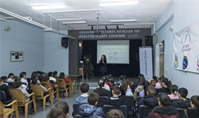 izmirde cocuklar iklim icin ayakta