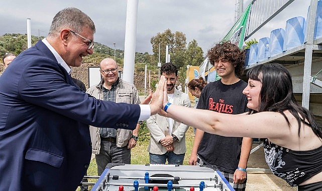 izmirde gencler yalniz degil