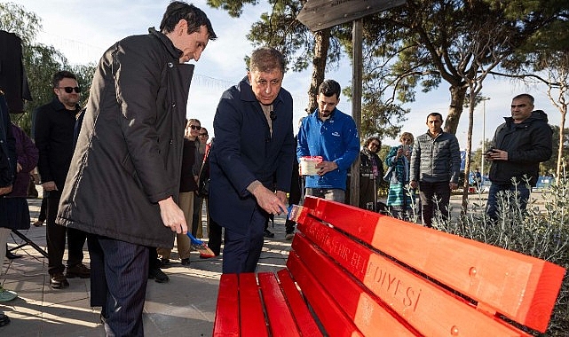 izmirden siddete karsi guclu mesaj kirmizi bank