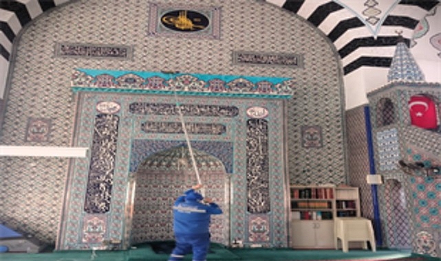 izmirin camilerinde bayram temizligi