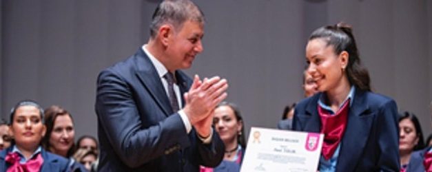 izmirin kadinlariyla tam yol ileri