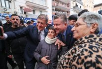 izmirin zirvesi bucadaki iftar sofrasinda bulustu