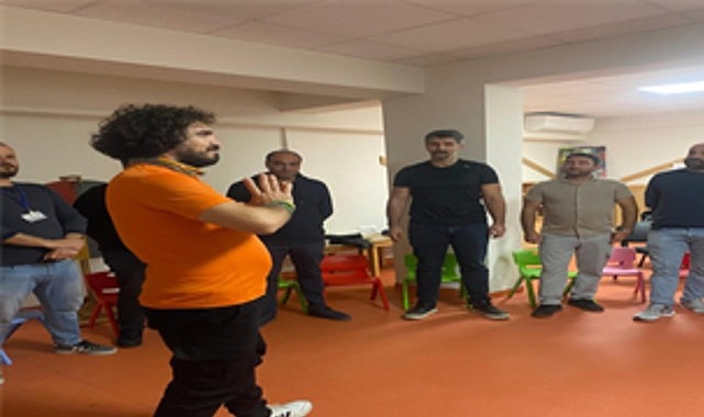 İzmirli babalar “yeni nesil babalığı” öğreniyor 1 izmirli babalar yeni nesil babaligi ogreniyor