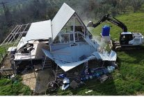 iznik belediyesi tarim arazilerindeki kacak yapilara karsi harekete gecti