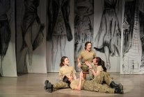 kadinca kararinca saray ataturk kultur merkezinde sahnelendi