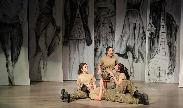 kadinca kararinca saray ataturk kultur merkezinde sahnelendi