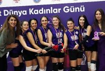 kadinlar adina manset attilar