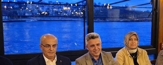 kandira belediye meclisi iftar sofrasinda bir araya geldi