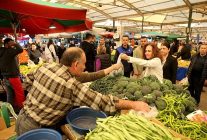 karsiyakadan cocuklari siddet sarmalindan koruyacak tarihi karar pazar yerlerinde kesici alet satisina son
