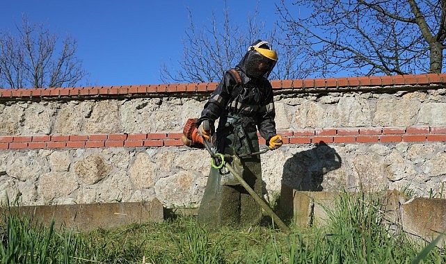 kartepe de mezarliklar bayram ziyaretine hazirlaniyor