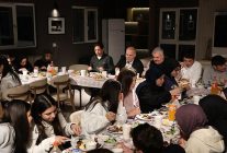 kartepede bir sofra bir hikaye bulusmalari