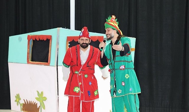 kartepede minikler tiyatroyla eglendi