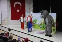 kartepeli cocuklar tiyatro ve eglenceyle bulustu