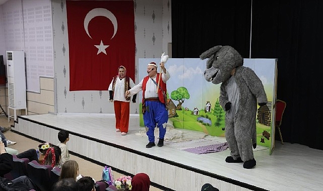 kartepeli cocuklar tiyatro ve eglenceyle bulustu